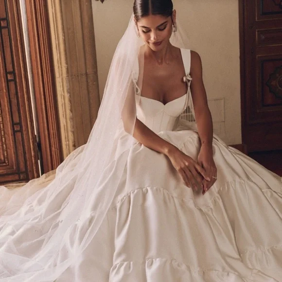 Elegant White Bridal Gown - Picture 2 of 6